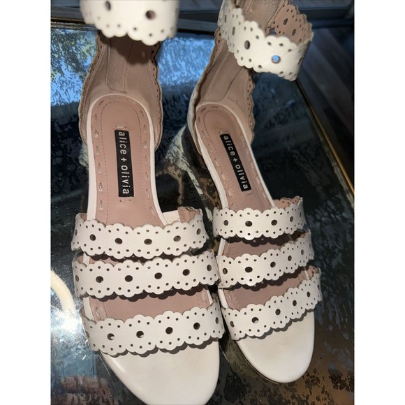 ALICE + OLIVIA Leather Lasercut Accents Gladiator Sandals Size 36/6 Bone White - Picture 3 of 8